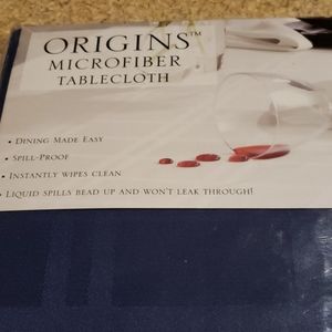 MICROFIBER NAVY BLUE TABLE CLOTH/4 NAPKINS NWT